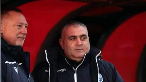 Rövşən Babayev mikrofona müsahibə verir