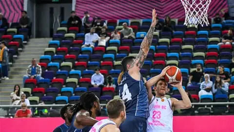 Milli Gimnastika Arenasında basketbol qarşılaşması — Sabah və Naxçıvan komandaları