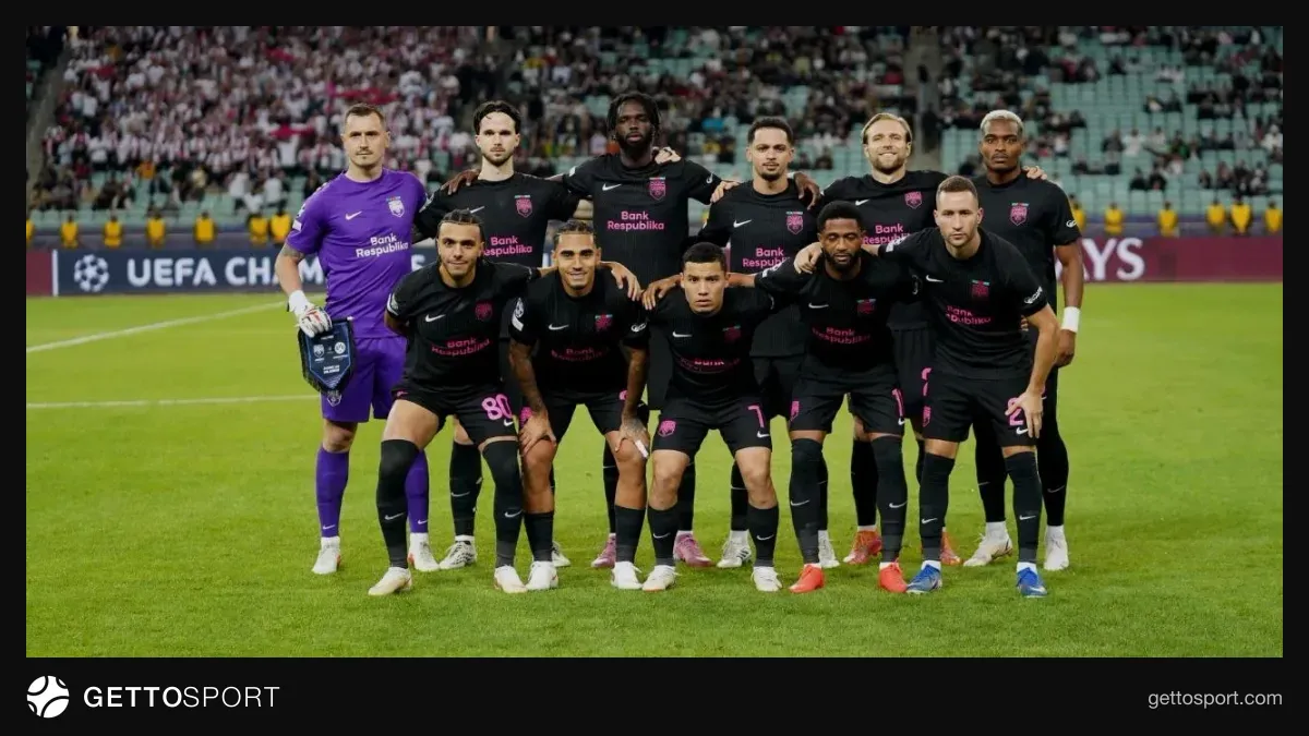 Sabah futbol komandası oyun zamanı meydanda