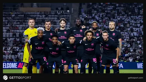 Sabah FK futbolçuları matç zamanı meydanda