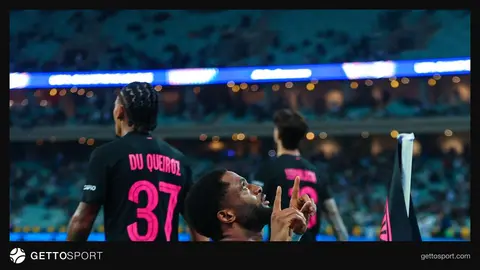 Sabah futbolçuları və Stas Pokatilov Baku Olimpiya Stadionunda sevinir