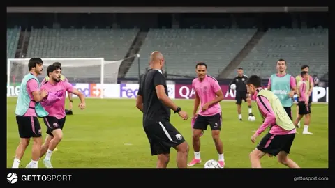 Bakı Olimpiya Stadionu qarşısında azarkeşlər və nəqliyyat