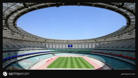 Bakı Olimpiya Stadionu dolu tribunalar və futbol azarkeşləri