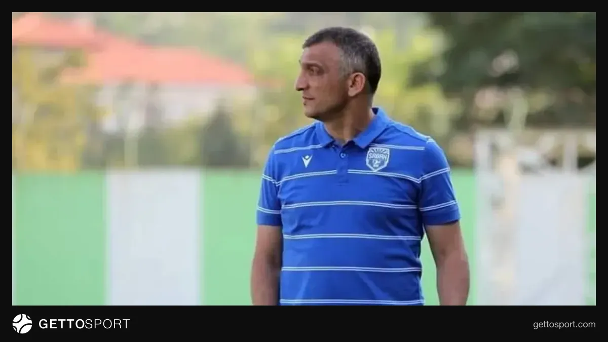 Sabah futbol komandası oyun zamanı meydanda