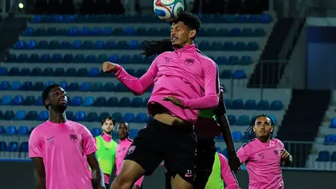 Sabah futbolçuları Sabah Arena-da məşq zamanı