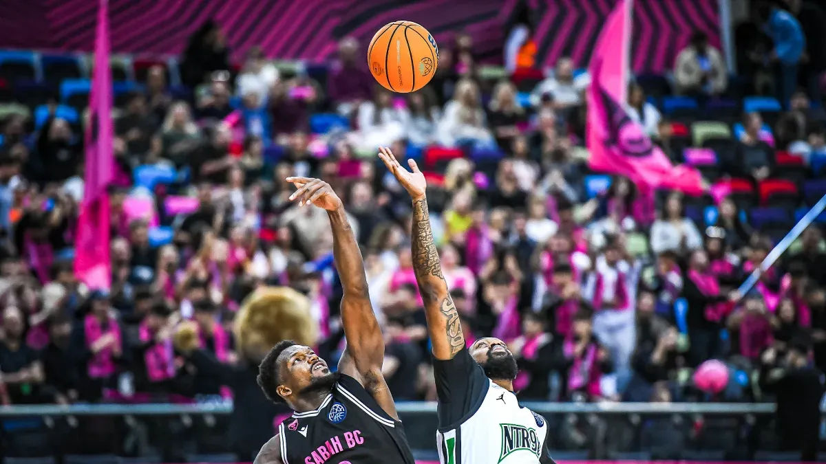 Sabah komandası basketbolçuları sevinir, Milli Gimnastika Arenası