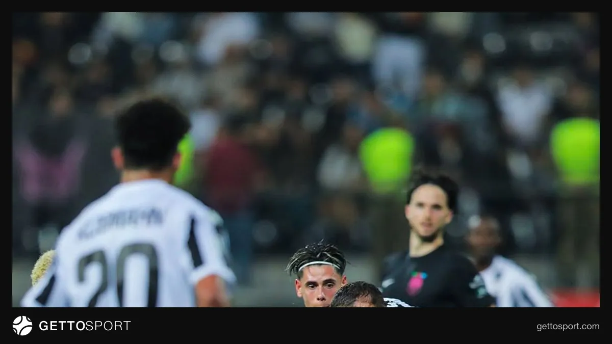 Sabah və Neftçi futbolçuları pressinq anında meydanda