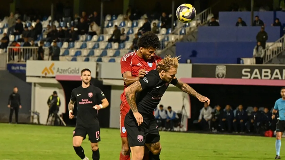Tovuz şəhər stadionunda oynayan Futbol komandalarının məşqi və ya start heyəti