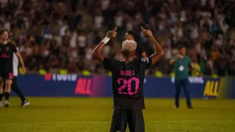 Sabah futbolçuları Çempionlar Liqası matçında sevinir