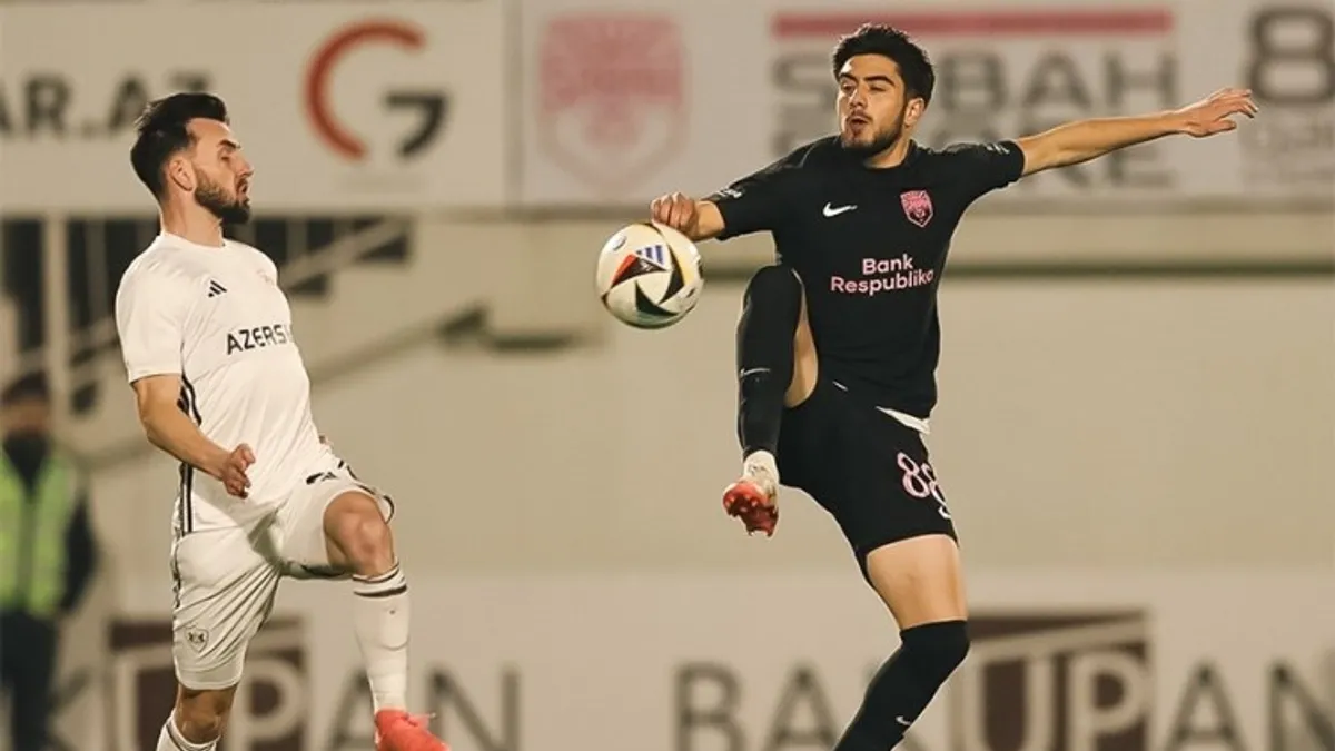 Sabah və Qarabağ komandalarının start heyətləri açıqlanıb, futbolçular meydana çıxmağa hazırlaşır