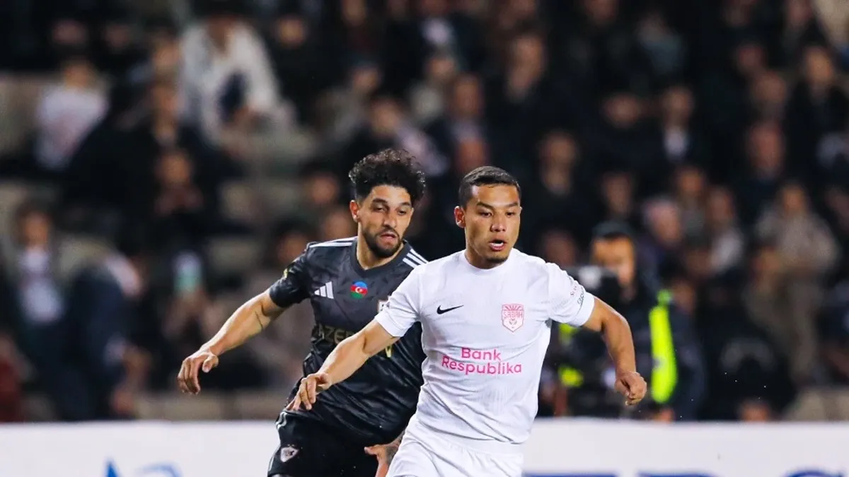 Sabah Arena stadionu və komandaların futbolçuları matça hazırlaşırken