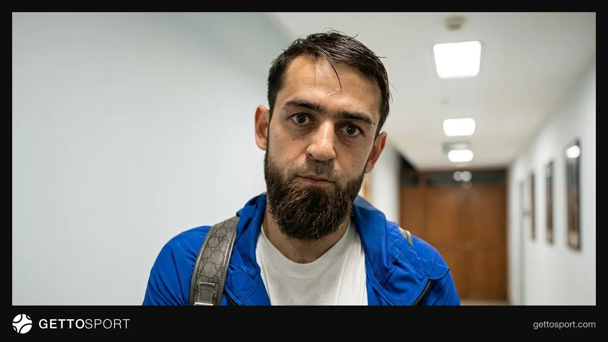 Şahruddin Məhəmmədəliyev qol vurulan anı izləyir, Qarabağın qapıçısı stadionda