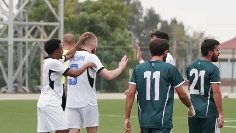 Şamaxı və Hypers komandaları oyunda qollardan sonra meydançada