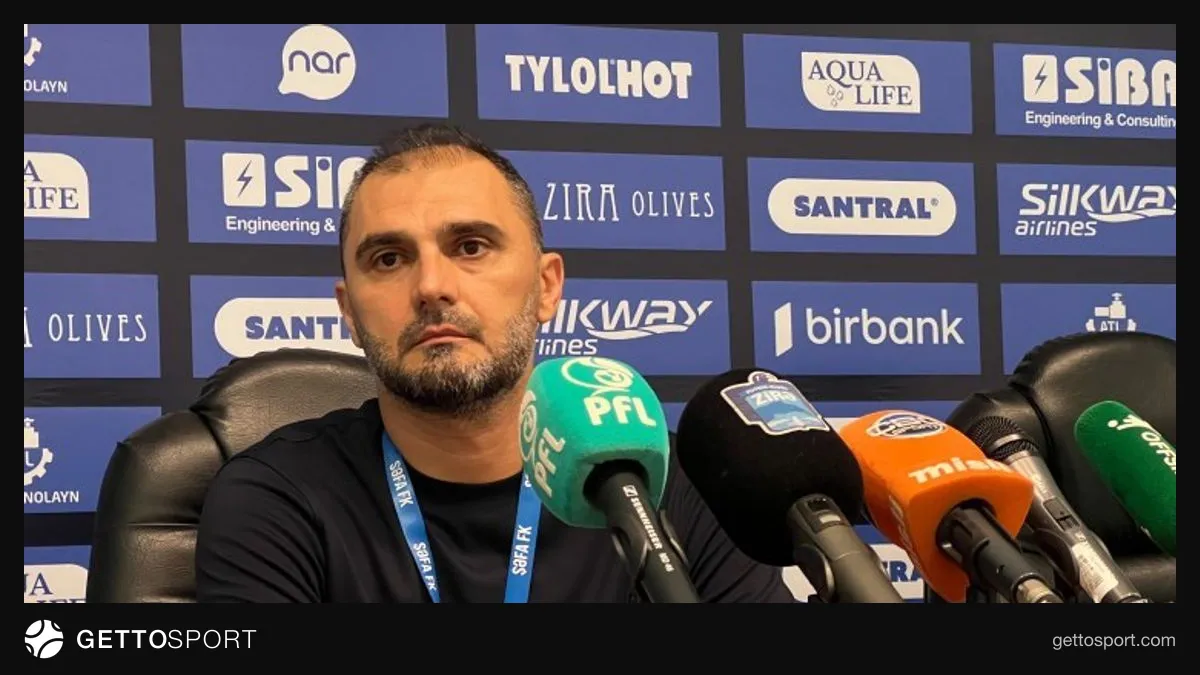 Şamaxı və Şəfa futbolçuları meydanda oyun zamanı