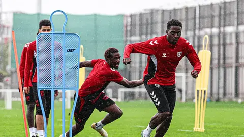 Samsunspor futbolcuları Nuri Asan Tesisleri'nde antrenmanda