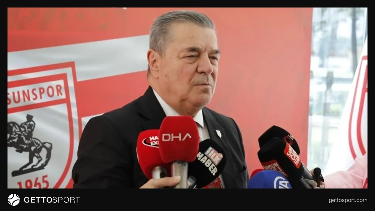 Samsunspor başkan vekili Veysel Bilen basın toplantısında konuşuyor