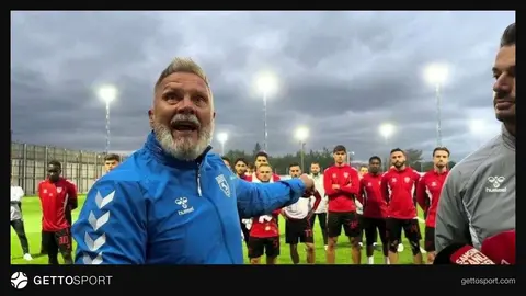 Samsunspor takım kadrosu antrenmanda, Thorsten Fink kenarda talimat veriyor