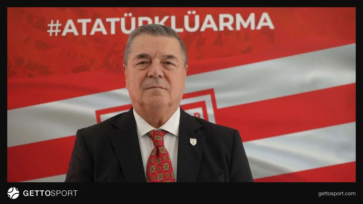 Veysel Bilen basın toplantısında konuşurken