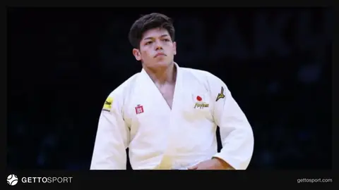 Sansiro Murao medal ilə Milli Gimnastika Arenasında