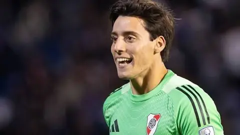 Santiaqo Beltran River Plate forması ilə qapıda