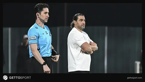 Sarıyer teknik direktörü Bülent Bölükbaşı ve futbolcuların maç anından bir kare