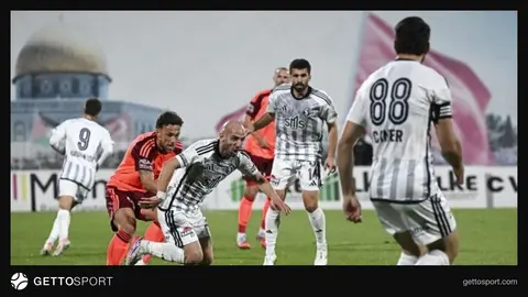 Ümraniye Şehir Stadyumu'nda oynanan Ümraniyespor-Sarıyer maçından bir an