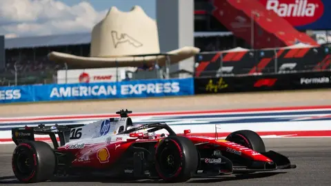 Şarl Lekler və Ferrari bolidi Ostin trasunda sıralanma sonrası