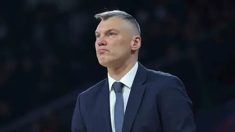 Sarunas Jasikevicius maç sonrası basın açıklaması yaparken