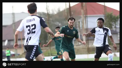 Səbail və Karvan-Yevlax azarkeşləri və futbolçular binə qəsəbə stadionunda