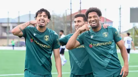 Səbail klubunun ofisində skautlar və futbol statistikaları ilə masa üstü görüşü
