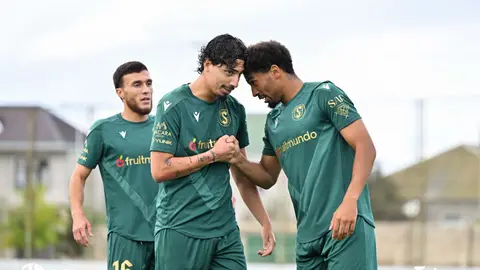 Səbail komandasının futbolçuları məşq zamanı stadionda