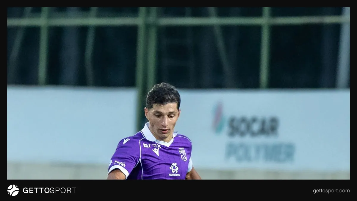 Səbuhi Abdullazadə mətbuata açıqlama verir