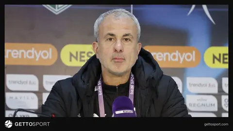 Sefer Yılmaz basın toplantısında konuşurken