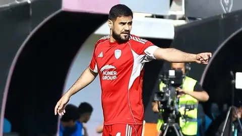 Şəhriyar Əliyev oyun zamanı müdafiədə