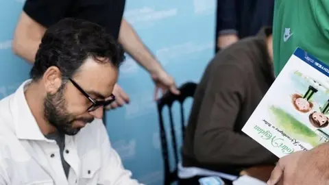 Selçuk İnan, Onur Öztonga ve Onurcan Piri kitap fuarında imza verirken