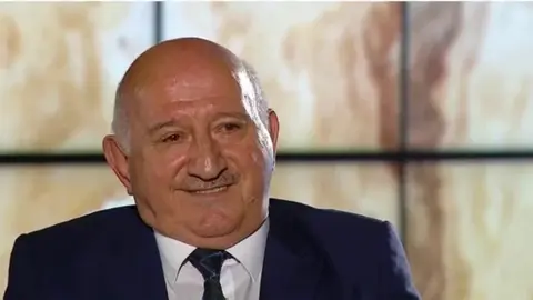 Səməd Qurbanov müsahibə verərkən