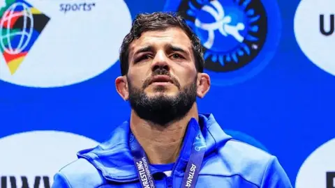 Sənan Süleymanov Astanada medal və bayraqla