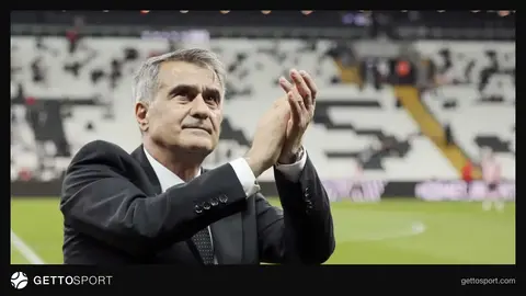 Şenol Güneş konuşma yaparken, arka planda TÜRKSOY Gençlik Forumu görseli