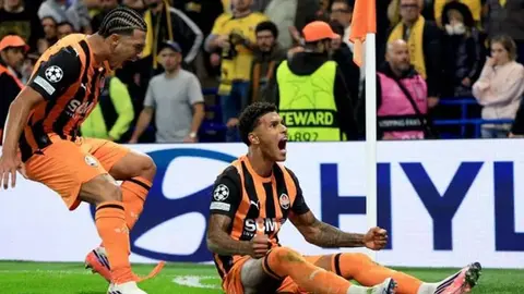 Arda Turan ve Shakhtar Donetsk oyuncuları maçta sevinç anı