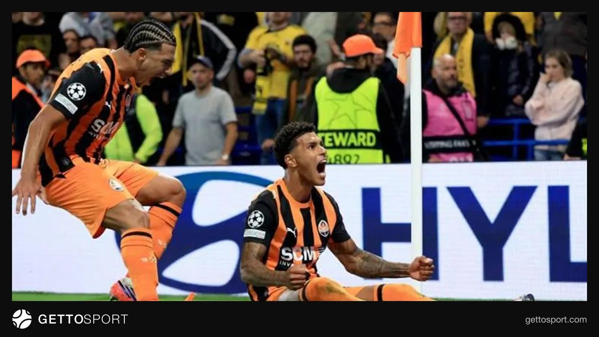 Arda Turan ve Shakhtar Donetsk oyuncuları maçta sevinç anı