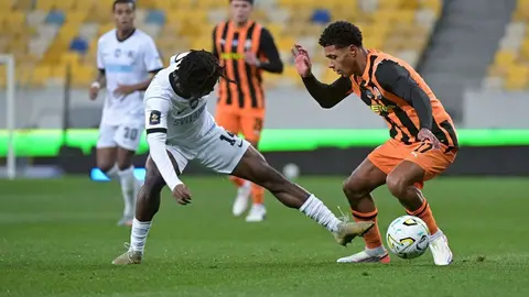 Shakhtar Donetsk oyuncuları gol sonrası sevinç yaşarken