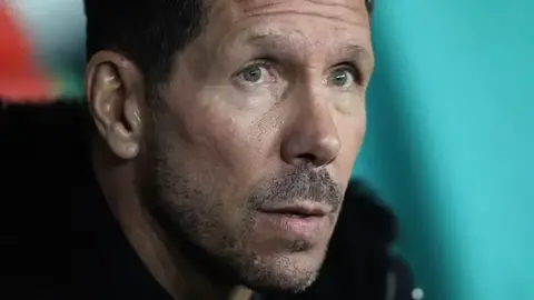 Dieqo Simeone mətbuat konfransında danışır