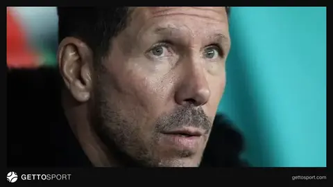Dieqo Simeone mətbuat konfransında danışır