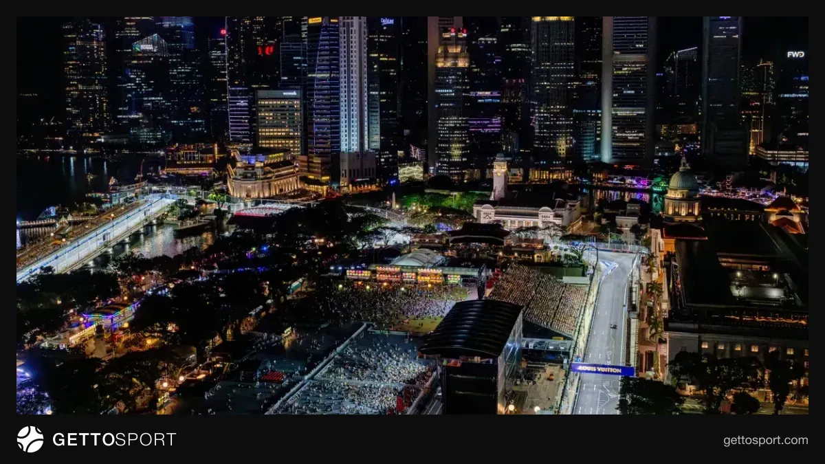 Marina Bay trasında yağış və Formula 1 bolidləri yarış zamanı