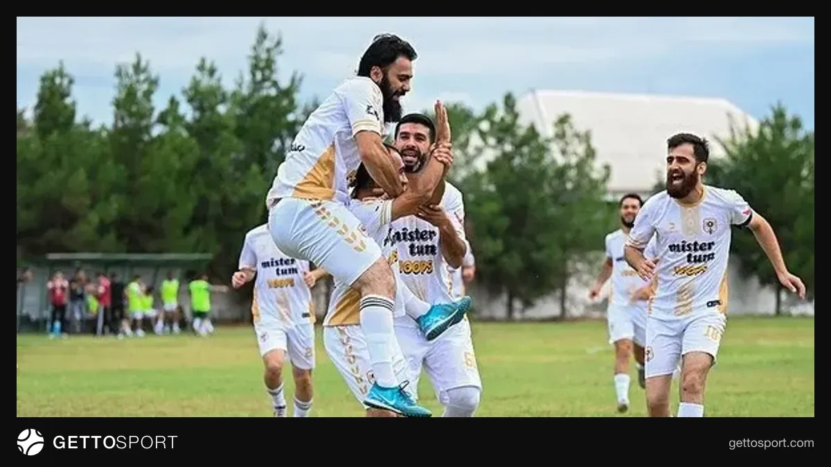 Şirvan və Difai komandalarının oyunundan meydançada mübarizə anı
