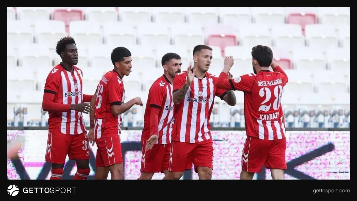 Sivasspor takım kadrosundan eksik oyuncuların antrenmanda olmadığı görüntü