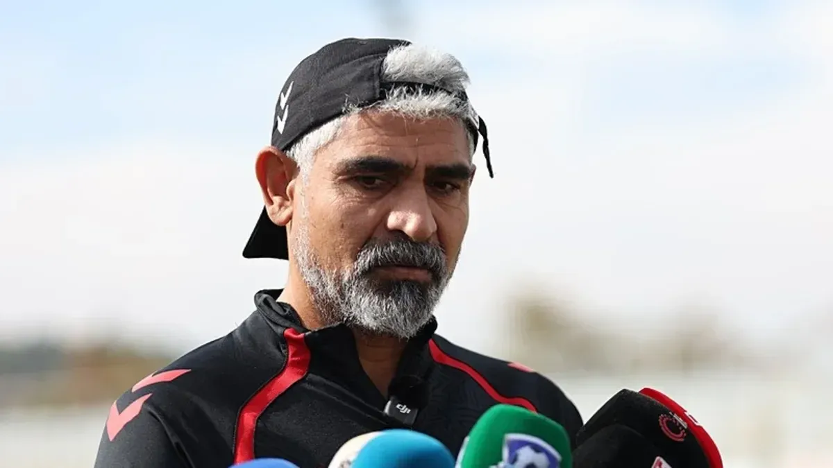 Sivasspor teknik direktörü İsmet Taşdemir basın açıklaması yaparken