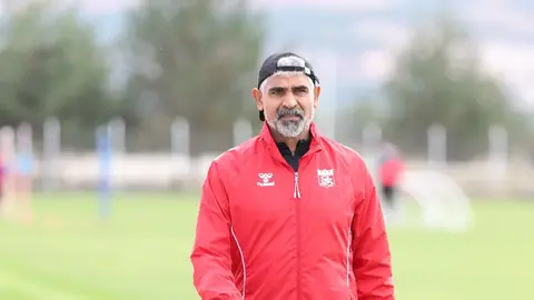 Sivasspor arması ve İsmet Taşdemir'in fotoğrafı, kulüp ayrılık açıklaması