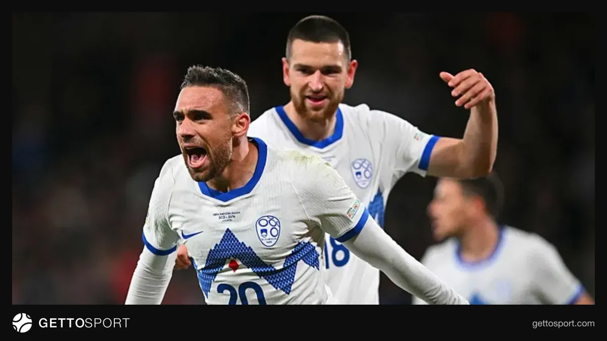 Slovenya milli futbol takımı oyuncuları maç sevinci yaşarken