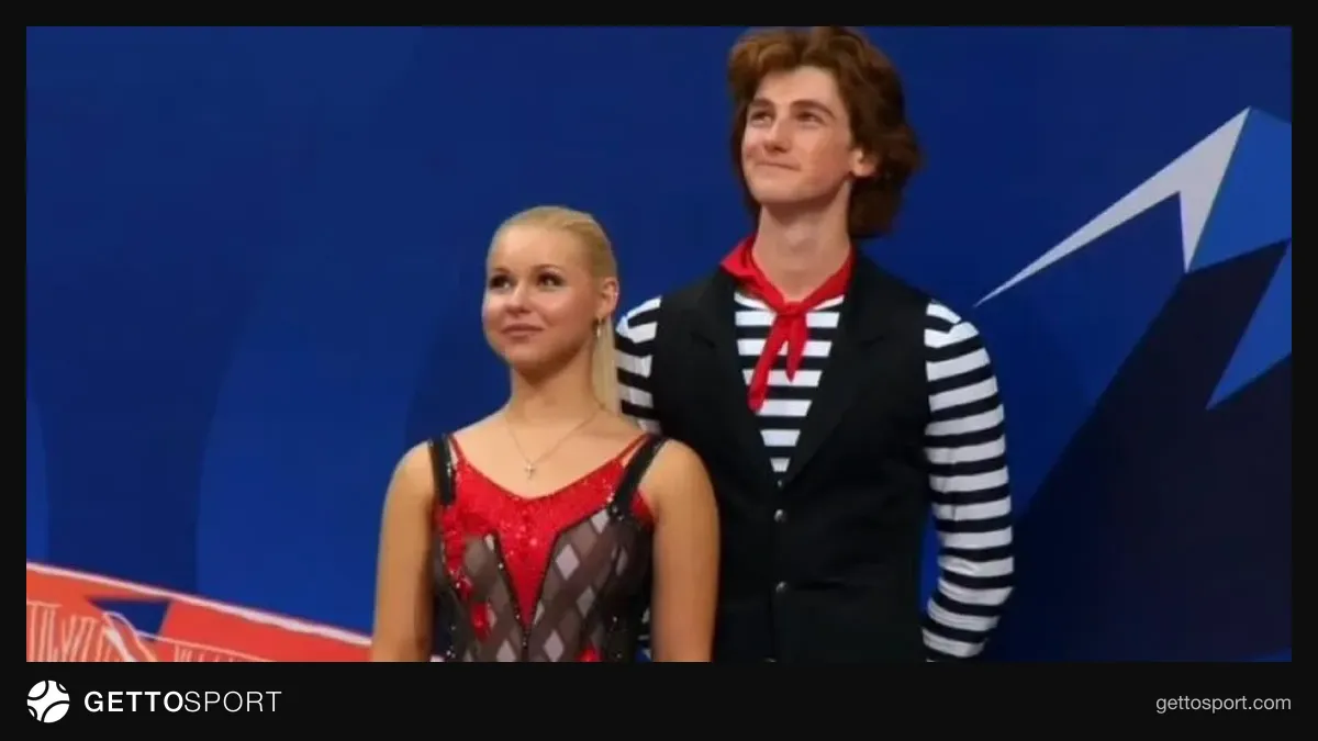 Sofiya Beznosikova və Maks Leleu buz üzərində rəqs edirlər